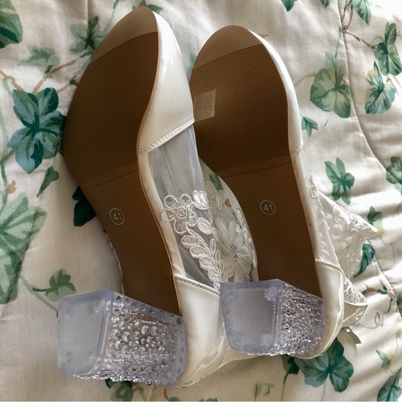 Vintage style white mesh floral print boot heels (3 in.) - Picture 6 of 9